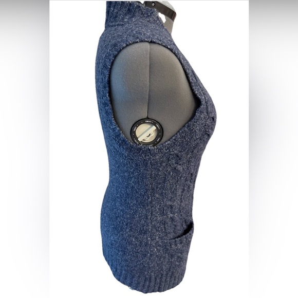 L.L.Bean Sweater Vest Women Med Blue Wool Blend Button Up Cable Knit Sleeveles - Picture 2 of 10